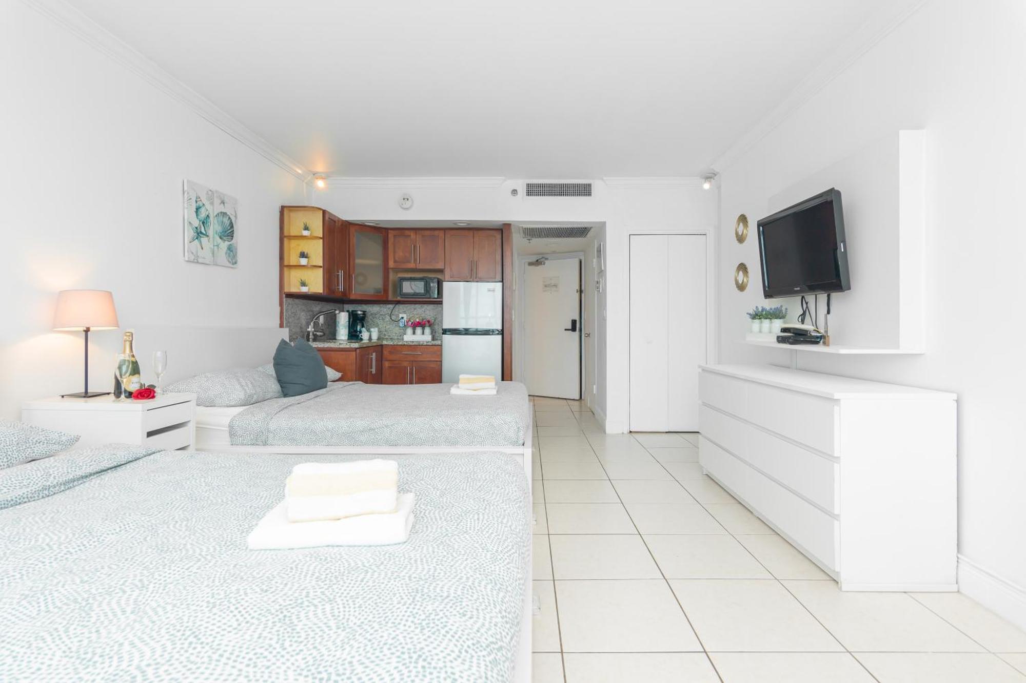 Girasole Rentals Suites Miami Beach Exterior photo